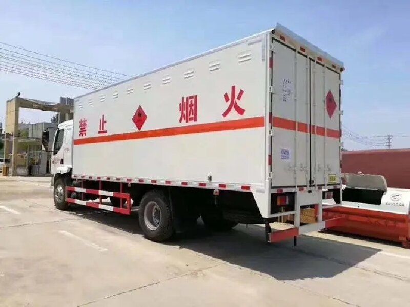 深圳到烏魯木齊頭屯河區(qū)貨運(yùn)公司